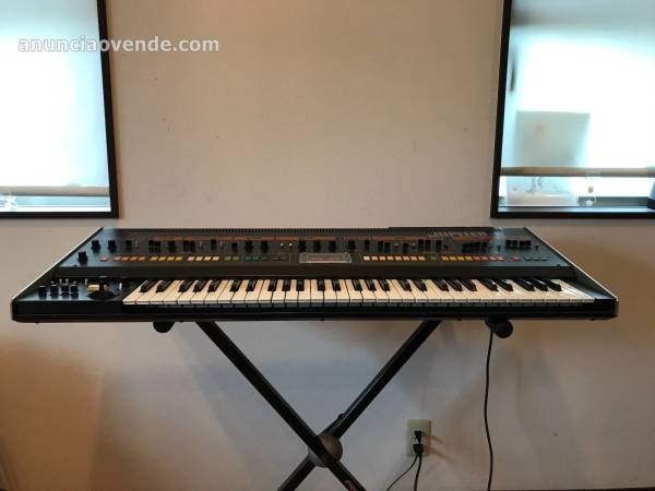 Roland Jupiter-8 sintetizador 2
