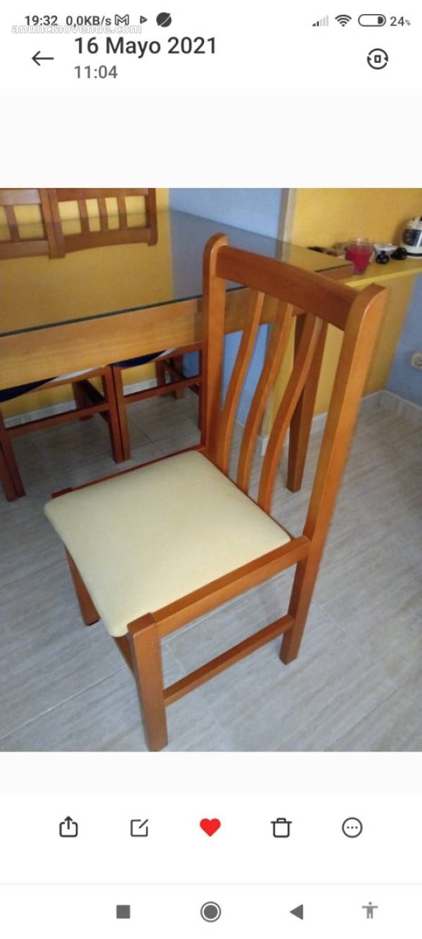 Mesa de madera con seis sillas