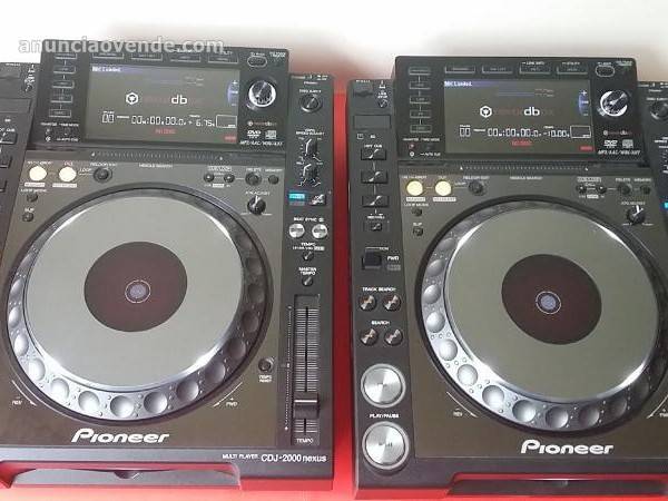 2x Pioneer CDJ-2000 Nexus