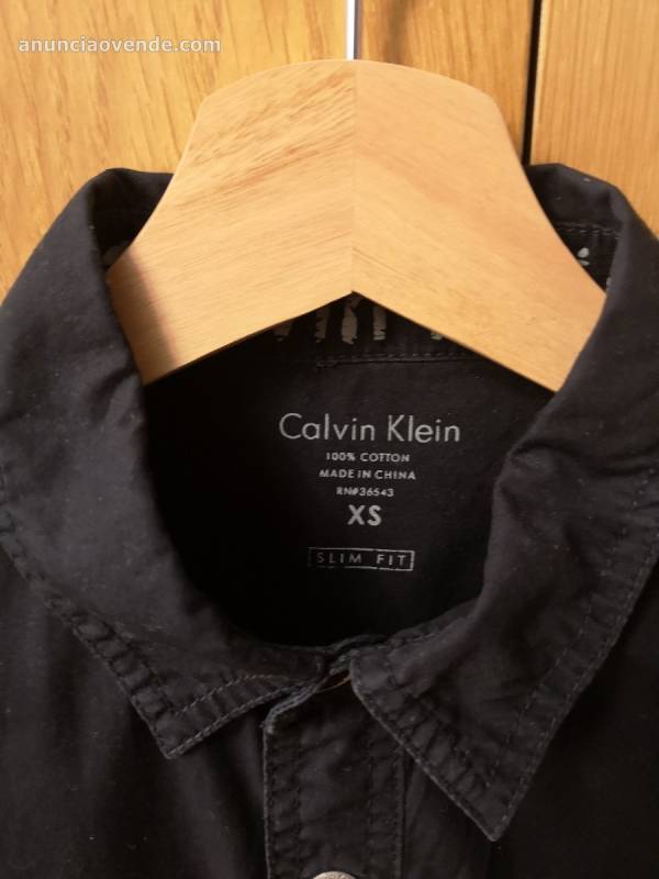 Camisa negra chico Calvin Klein 10€