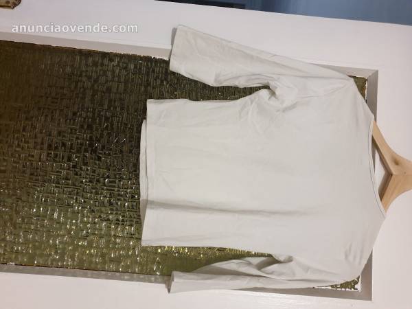 Camiseta blanca con bordado 10 €