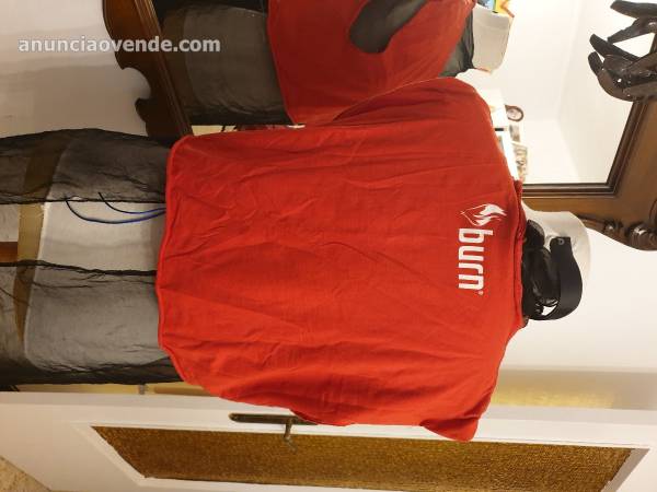 Camiseta roja estampada 5 €