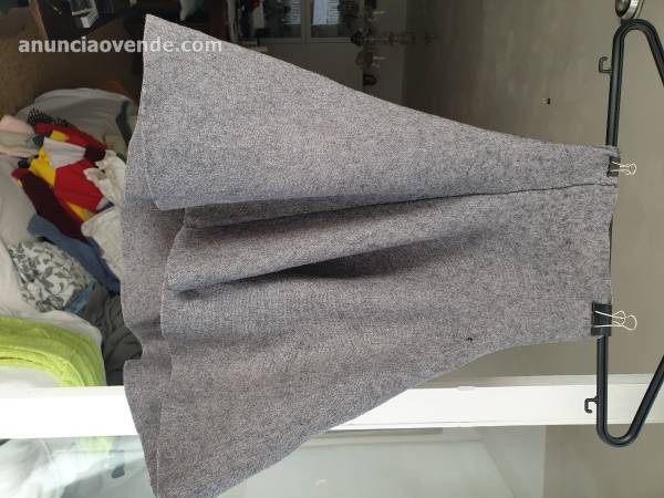 Falda corta de lana gris 15€ 1
