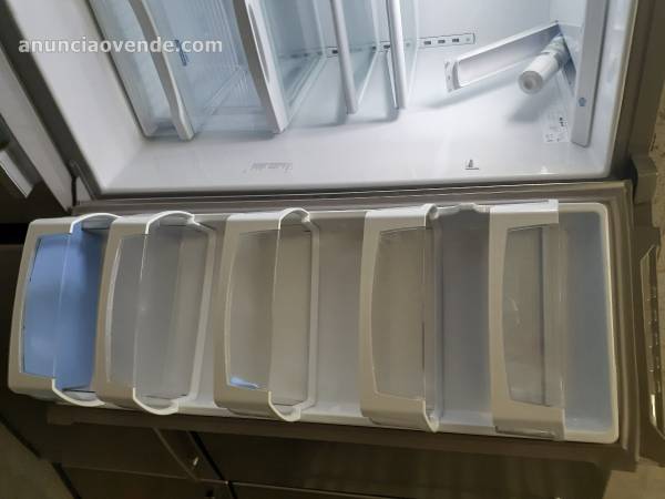 Refrigerador marca Whirlpool  4