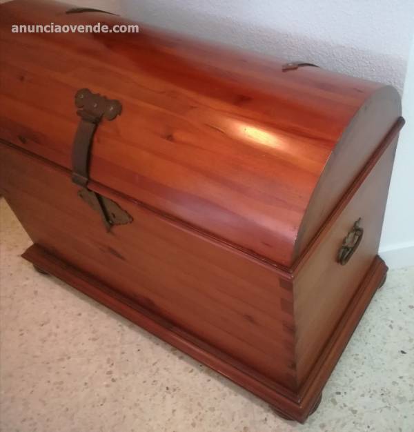 Baúl de madera color miel  2