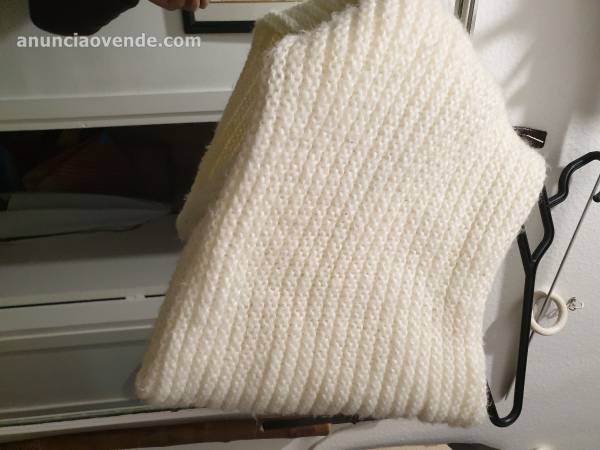 Bufanda blanca de lana tipo infinita 1