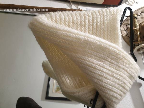 Bufanda blanca de lana tipo infinita 2