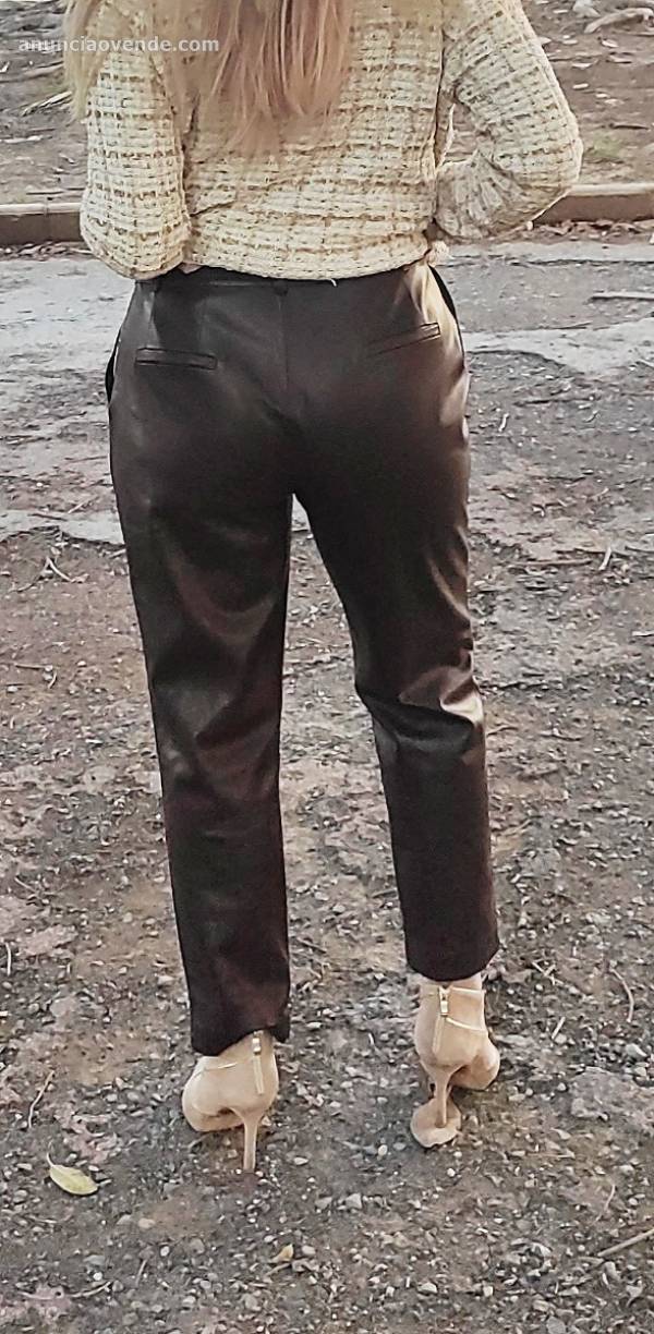 Pantalón polipiel marrón con lazo 4