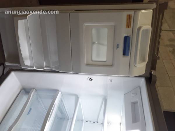 Refrigerador marca Whirlpool  2