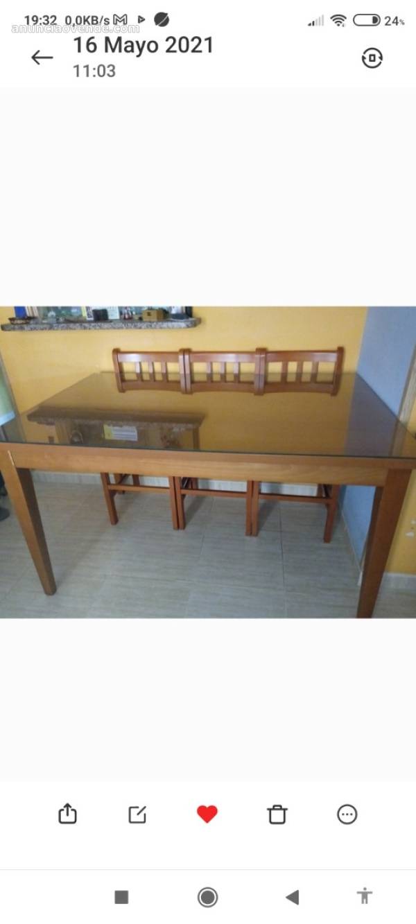 Mesa de madera con seis sillas 1