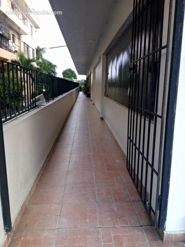 Edificio comercial residencial con  3