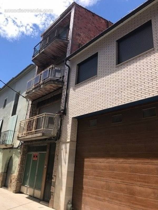 VENDO CASA CON 3 PISOS Y LOCAL 1