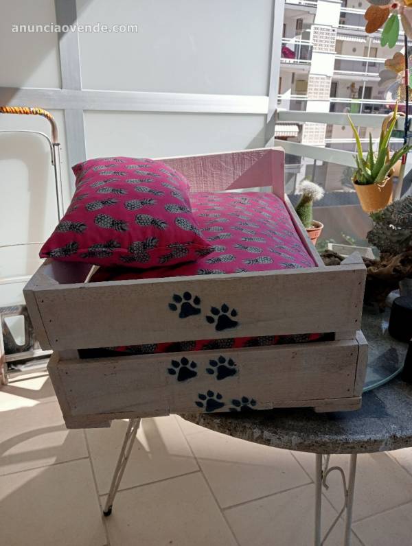 Cama para perro/gato de madera con cojines 2