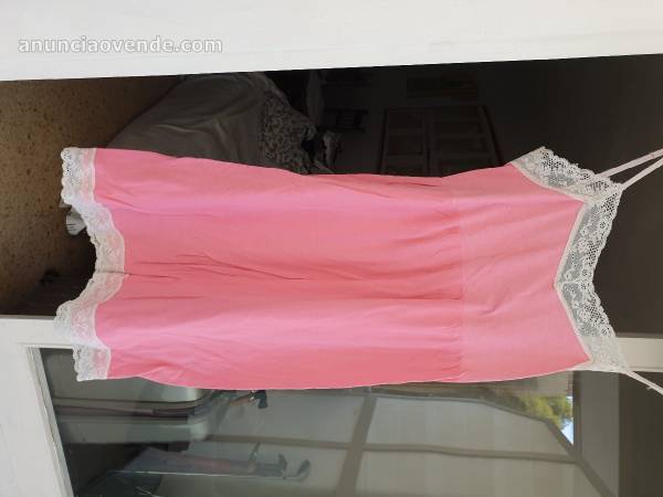 Camisón rosa con puntilla 10 €