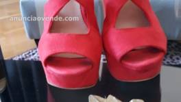 Zapatos rojos marca Bershka 